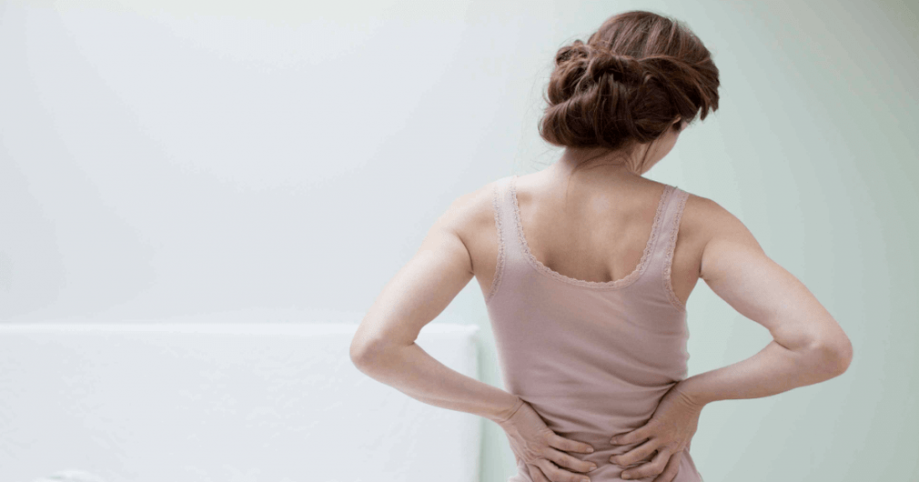 Dolor de espalda en una mujer