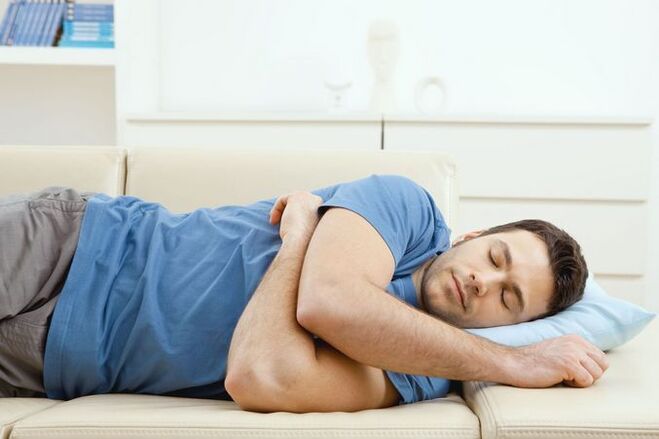 Posturas incómodas durante el sueño como causa de dolor lumbar